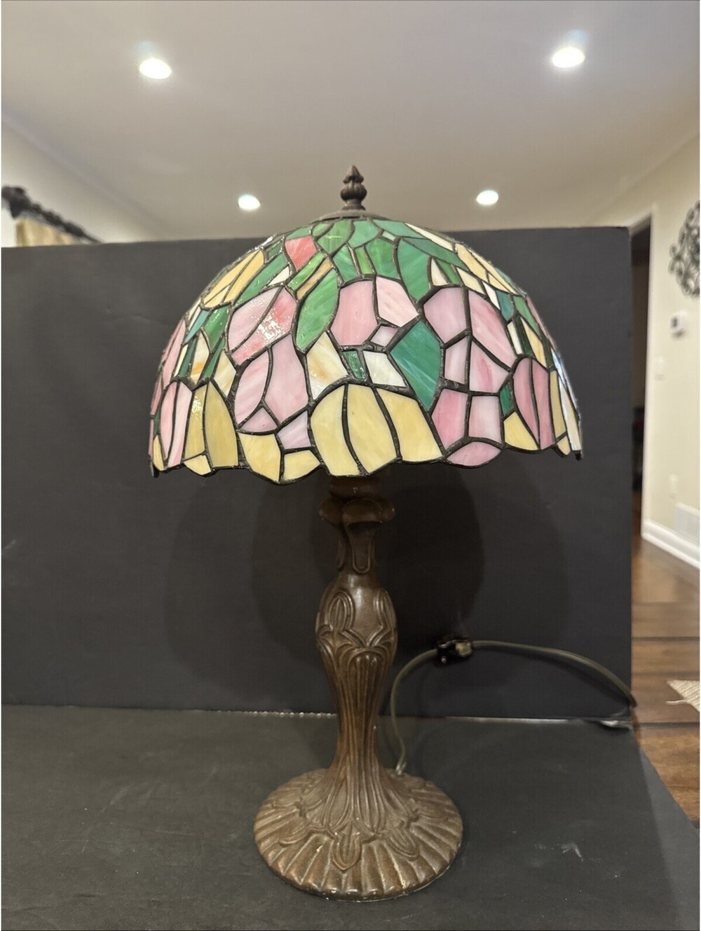 Tiffany Style Stained Glass Floral Lamp Art Nouveau 19”H X 12”W Hairline Cracks